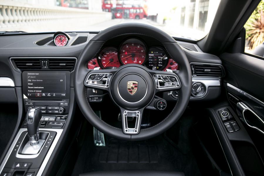 Панель приборов Porsche 911 Targa 4S 2016 года  (UK) (фото 12 из 40)